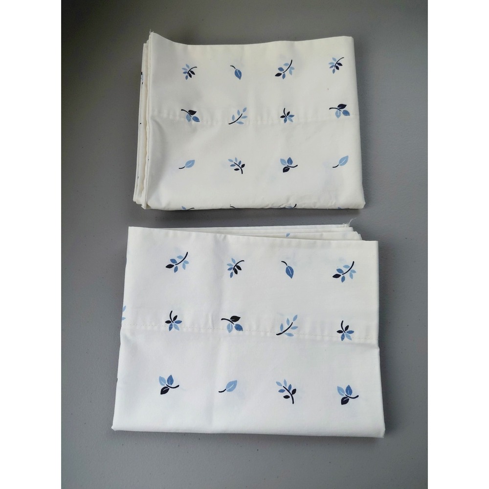 2 JC Penney Home Collection QUEEN Pillowcases White + Blue Leaves Leaf Vintage